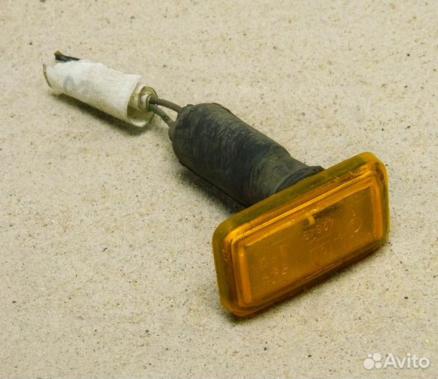 Повторитель поворота в крыло VW Golf 2