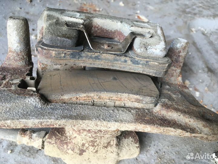 Суппорт задний L Mitsubishi Outlander хl