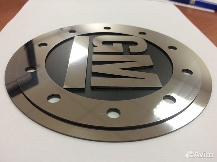 Накладка на лючок бензобака Тахо в стиле GM