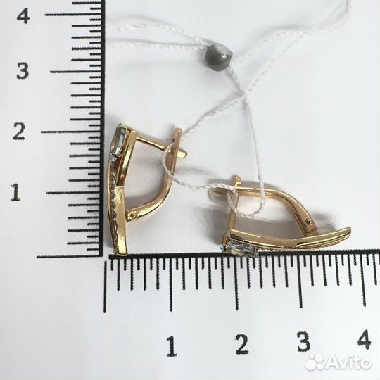 Золотые серьги с камнем