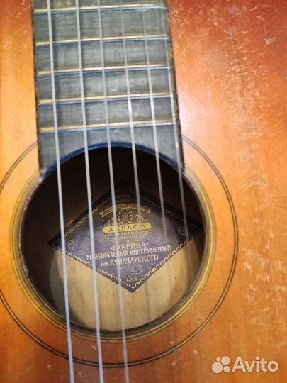 Акустическая гитара семиструнная