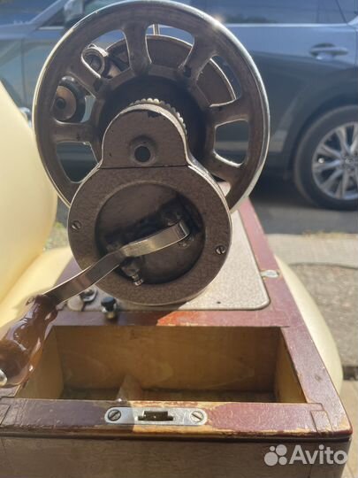 Ручная швейная машинка