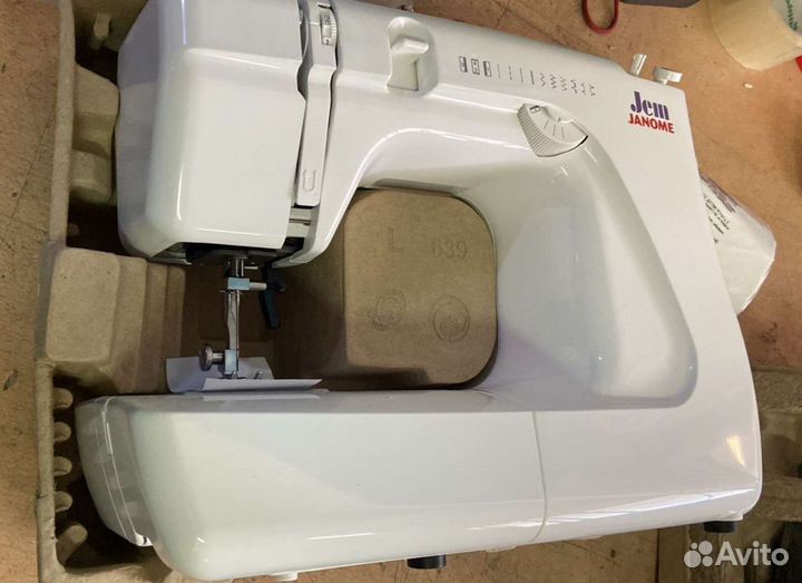 Швейная машина Janome jem