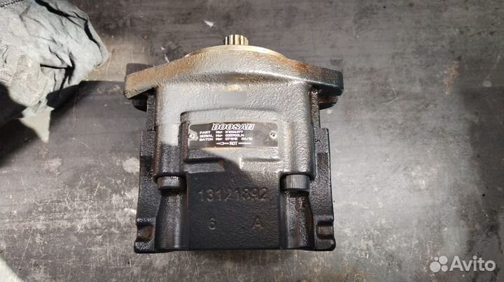 Насос управления экскаватора Doosan DX520LC