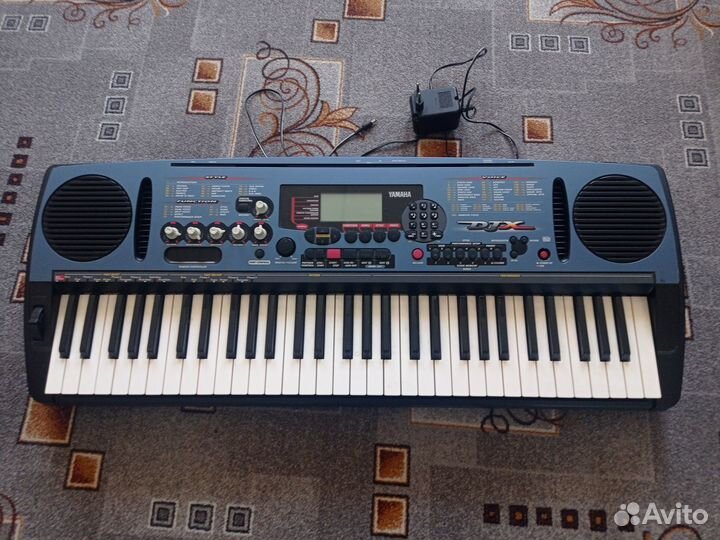 Синтезатор Yamaha DJX