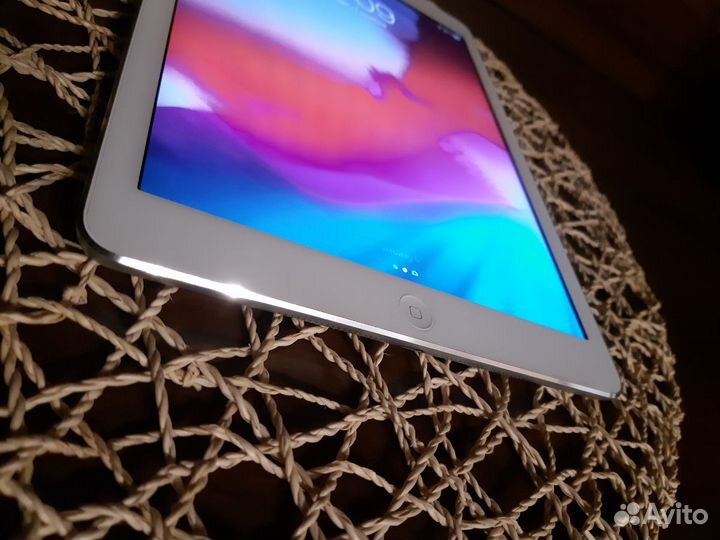 Apple iPad Air Wi-Fi + Cellular 16GB