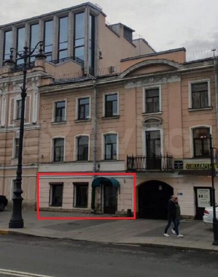 Центр СПб. Огромный трафик