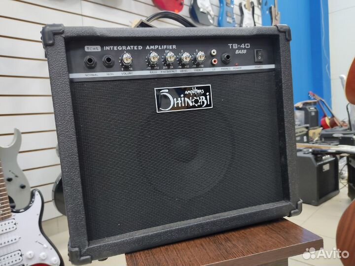 Комбоусилитель для бас гитары новый