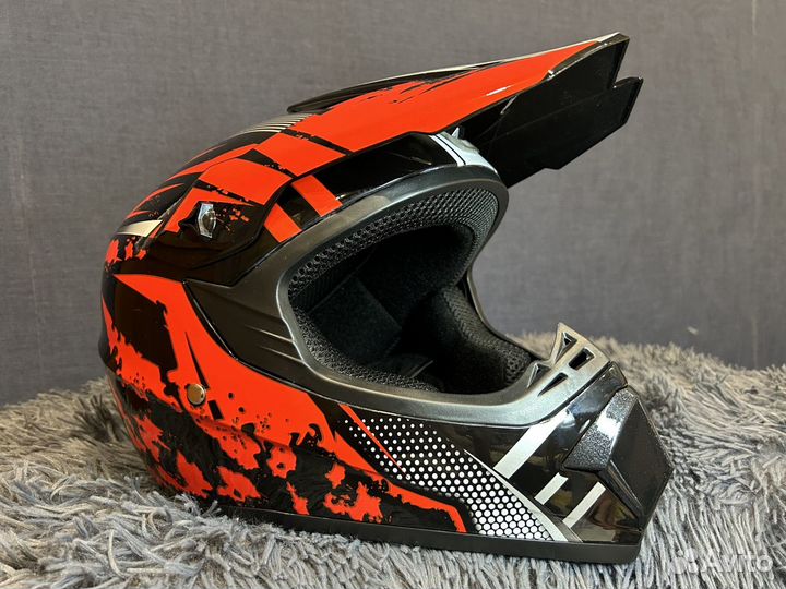 Мотоциклетный шлем новый + комплект