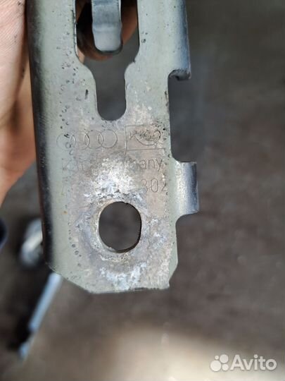 Петля капота Audi A6 C6