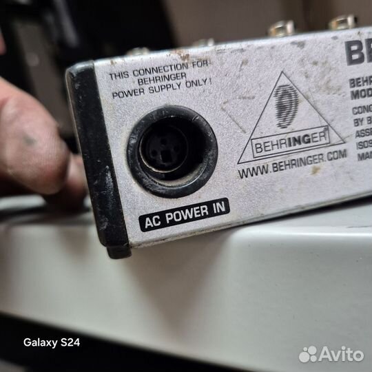 Микшерный пульт behringer ub1202