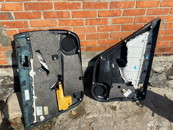 Обшивки дверей Toyota Avensis 250