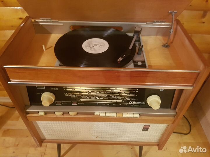 Винтажная радиола Ригонда