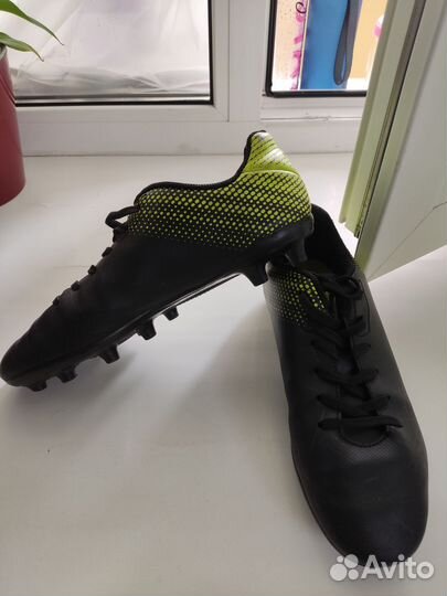 Детские футбольные бутсы