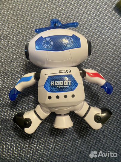 Игрушка робот свето-музыкальный