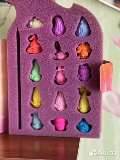 Коллекция ластиков-троллей из пятерочки