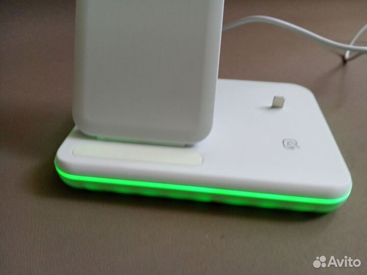 Беспроводная зарядка три в одном