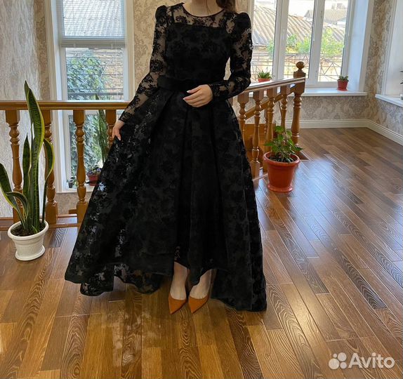 Нарядное женское платье