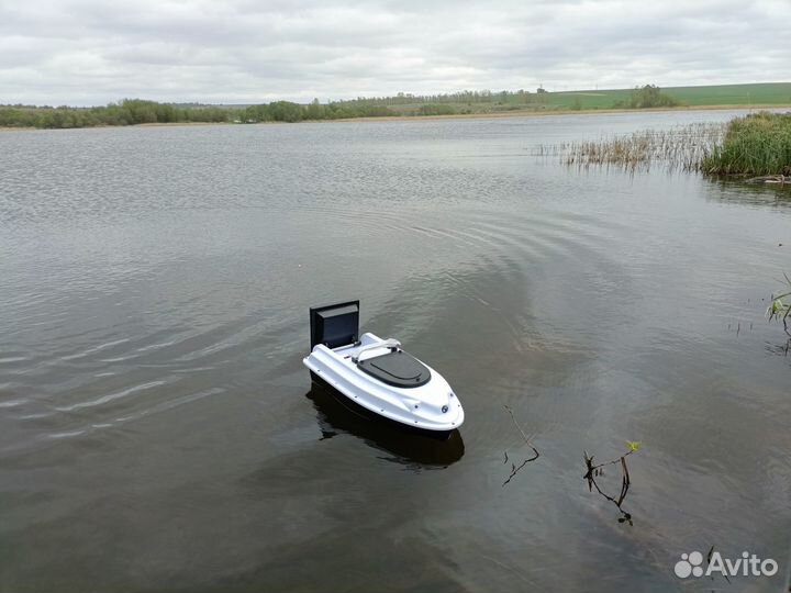 Прикормочный кораблик с gps