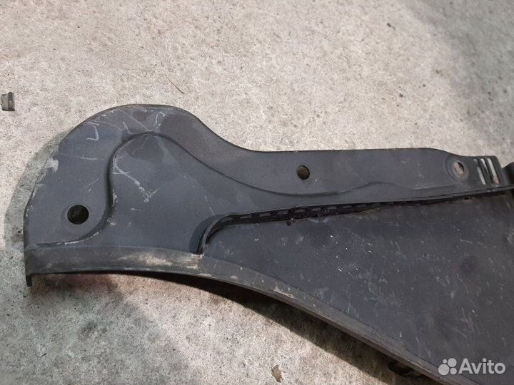 Жабо переднее левое Bmw 5-Series F11 3.0 N57D30A