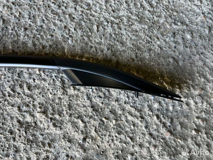 Рейлинг (планка на крышу) правый Renault Duster