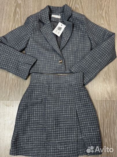 Костюм женский с юбкой твидовый 42-44
