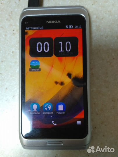 Продам смартфон Nokia E7, бу