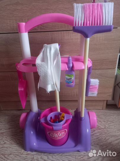 Кухня и набор маленькой помощницы