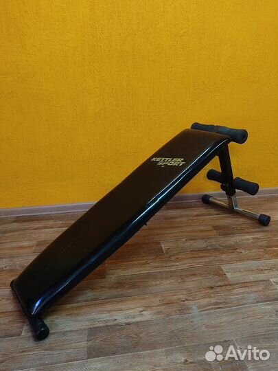 Скамья для жима лежа со штангой и блинами. Аренда