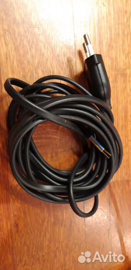 Кабель с вилкой черный