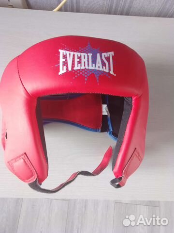 Боксерский шлем, бинт и перчатки