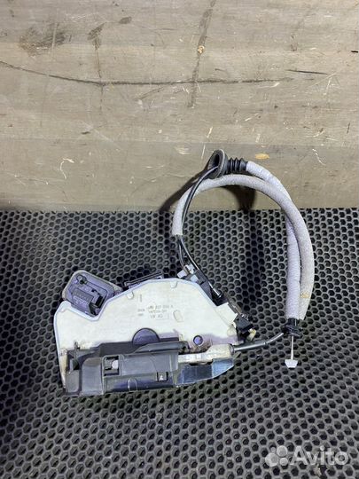 Замок двери передний правый Volkswagen Polo 5