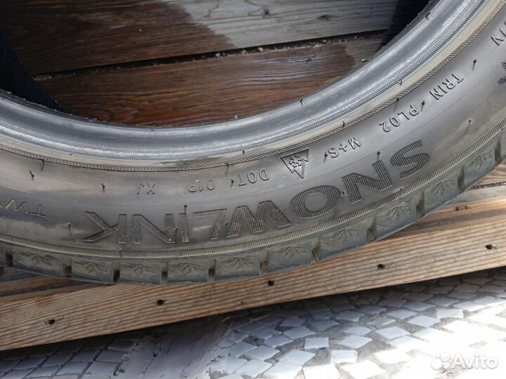 Triangle Snowlink TWT02 235/45 R17 97V