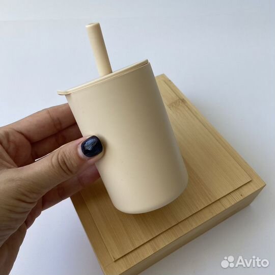 Стакан с трубочкой