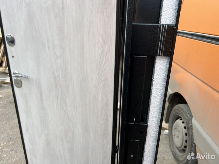 Дверь с терморазрывом входная