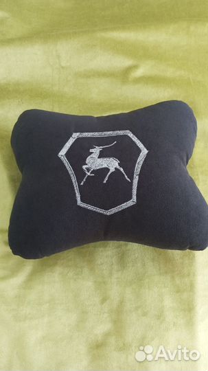 Автомобильная подушка на подголовник