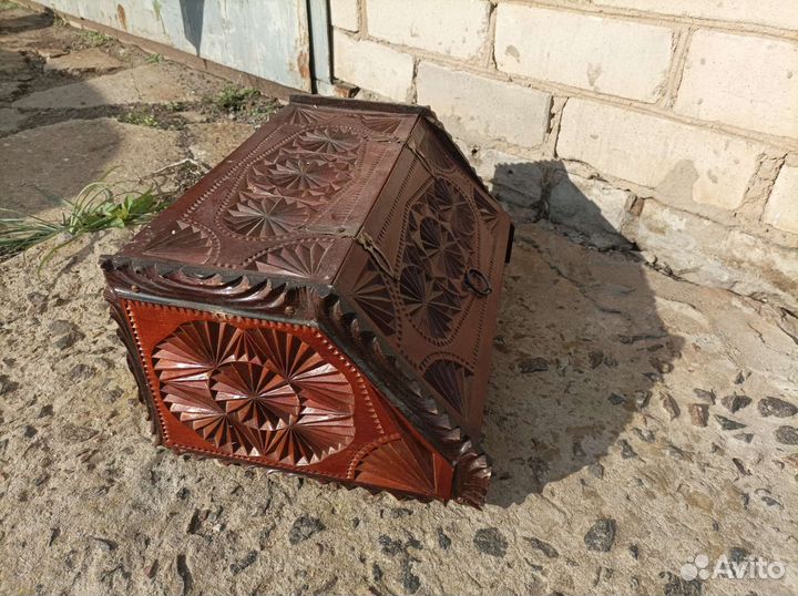 Хлебница резная