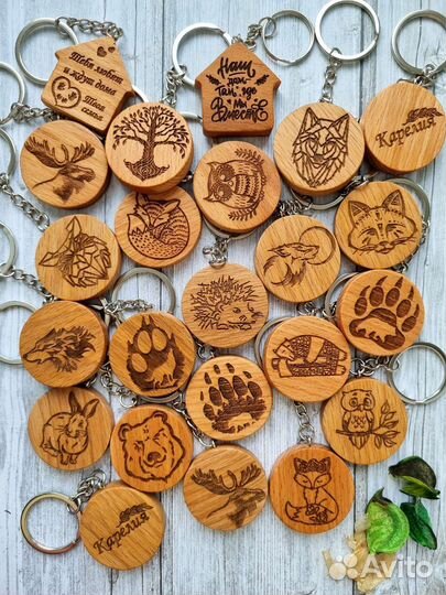 Брелок из дерева