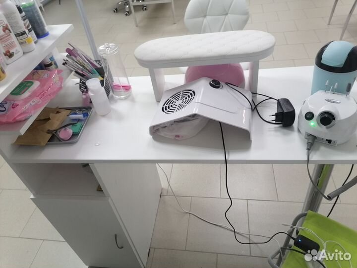Маникюрный стол