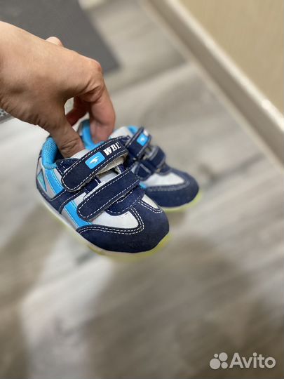 Кроссовки на мальчика