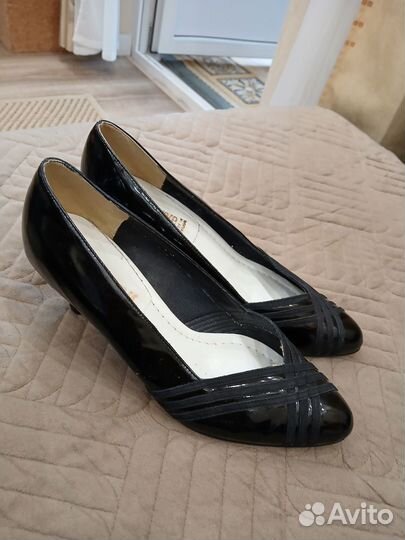 Туфли женские 38 размер черные лакированные