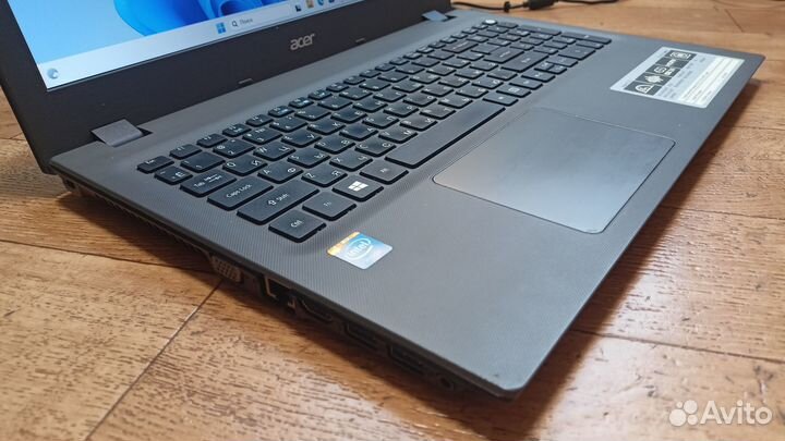 Ноутбук Acer E5-573-c68m