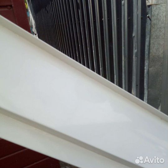 Отлив оконный из оцинк. стали окраш. цвет белый