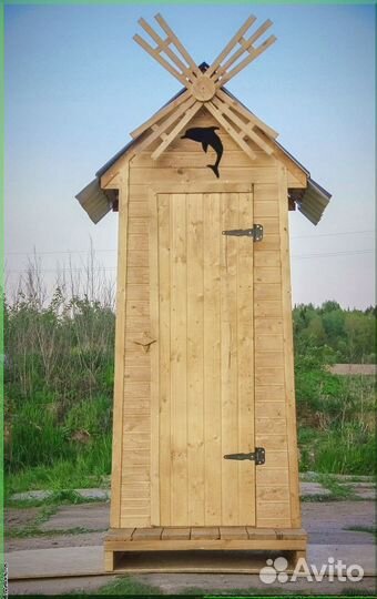 Уличный туалет с декором KUV