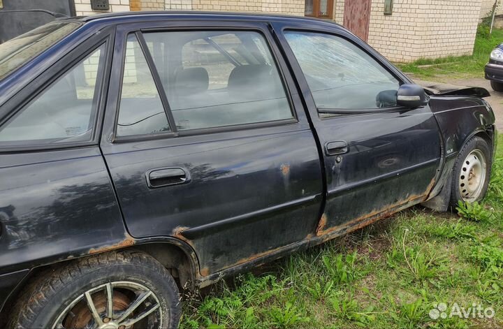 Daewoo Nexia 1.6 МТ, 2012, битый, 140 000 км