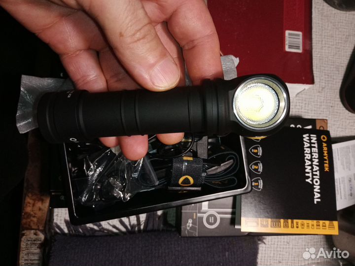 Фонарь налобный Armytek Wizard C2 Pro Max (белый)