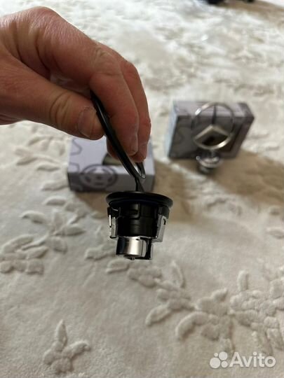 Знак на капот Mercedes Benz