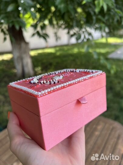 Шкатулка с ручной вышивкой индийская