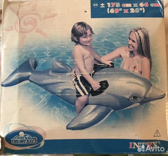 Надувной дельфин