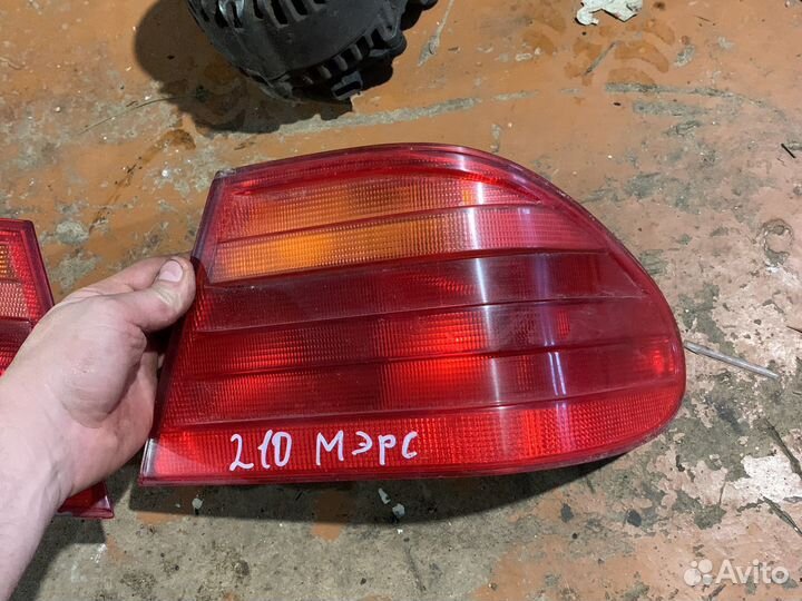 Фонарь стоп сигнала мерседес 210
